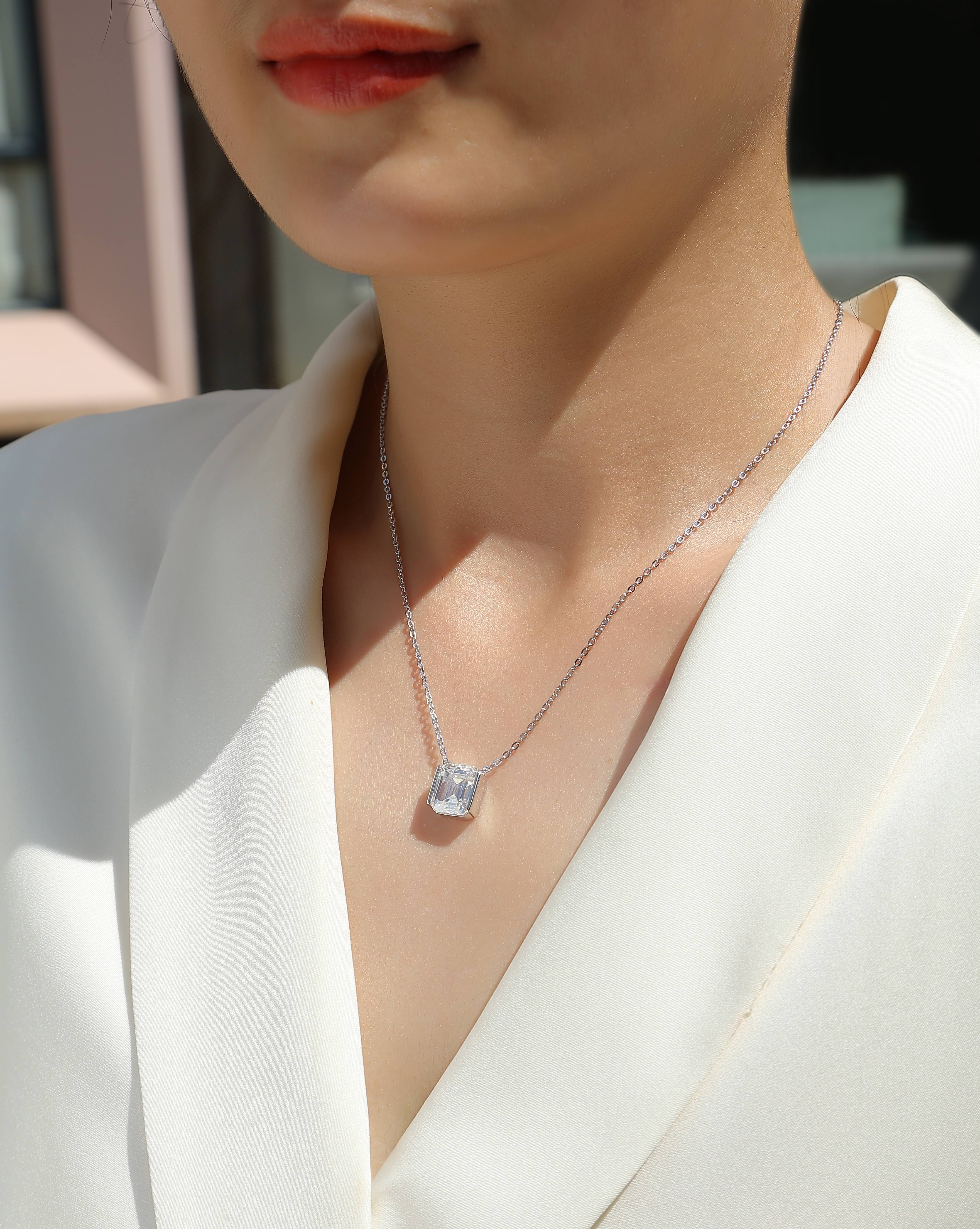 The Brilliance In A Small Space - A Fashionable And Trendy Necklace Pendant Set With Top-quality Moissanite S925 Silver And Platinum-plated Gold Can Be Tested With A Diamond Pen