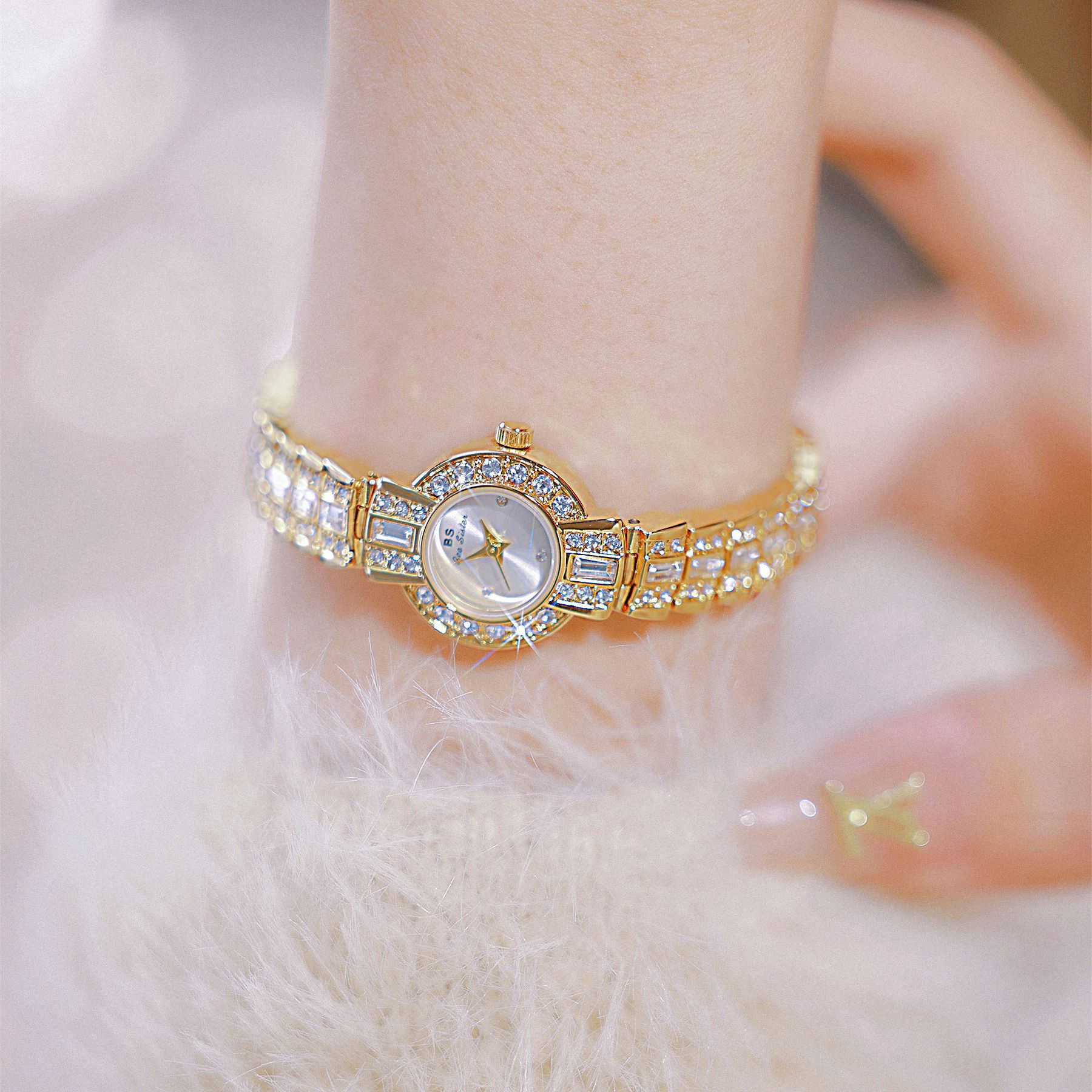 Middle-ancient High-grade Sense Mild Luxury Retro Bright Compact Temperamental 4