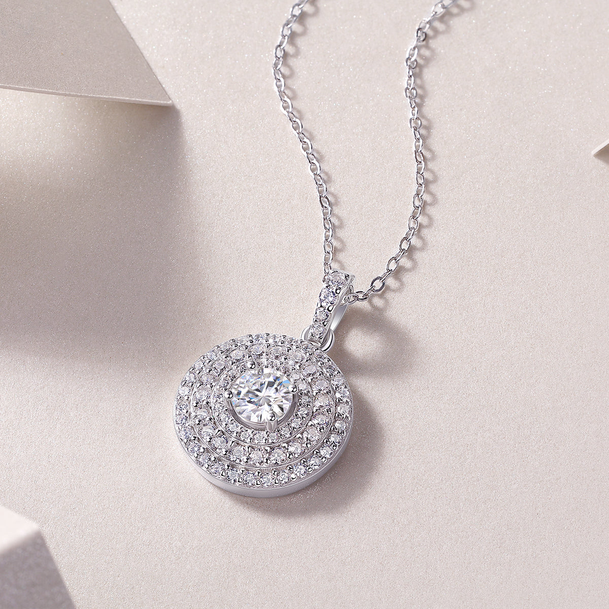White Dune - A Fashionable And Light Luxury Jewelry Pendant Necklace Set With Top-quality Moissanite, S925 Silver Plated Platinum