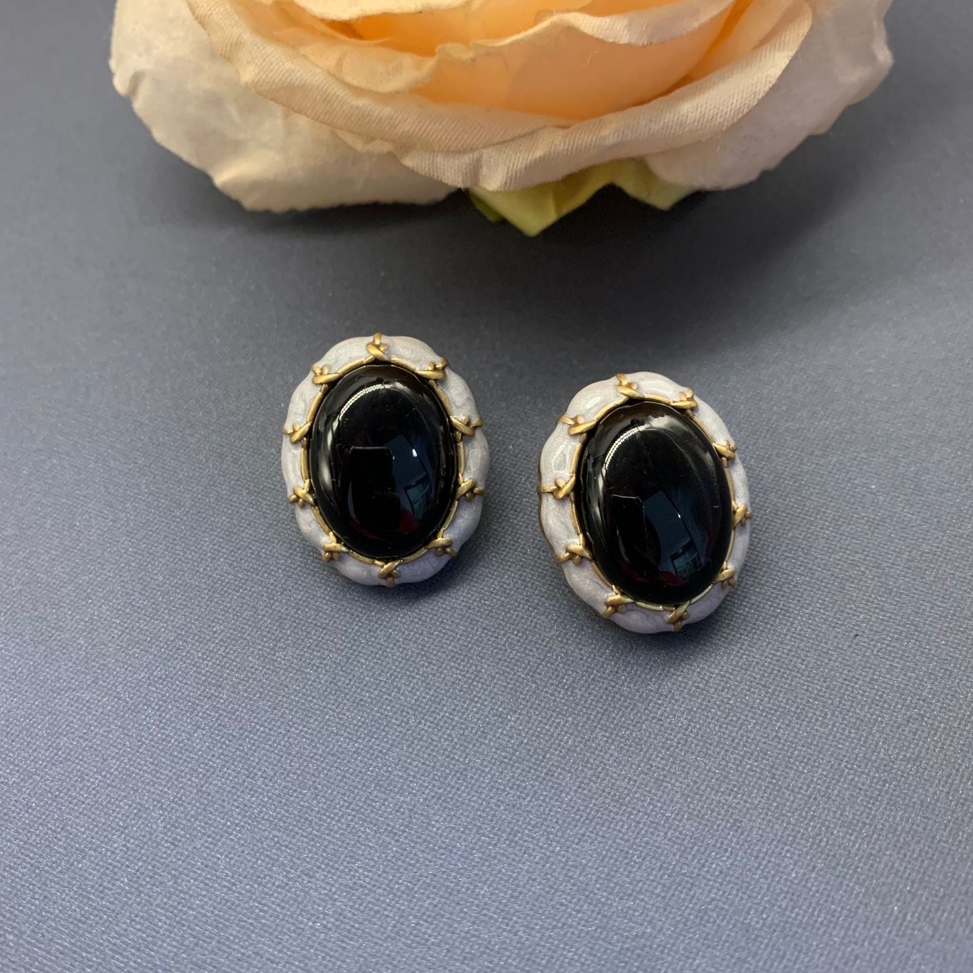 Vintage Black Disc Black And White Earrings