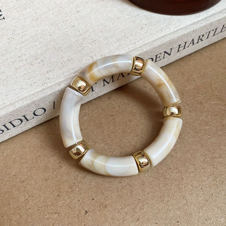 Irregular Wide-brimmed Tan Resin Bracelet