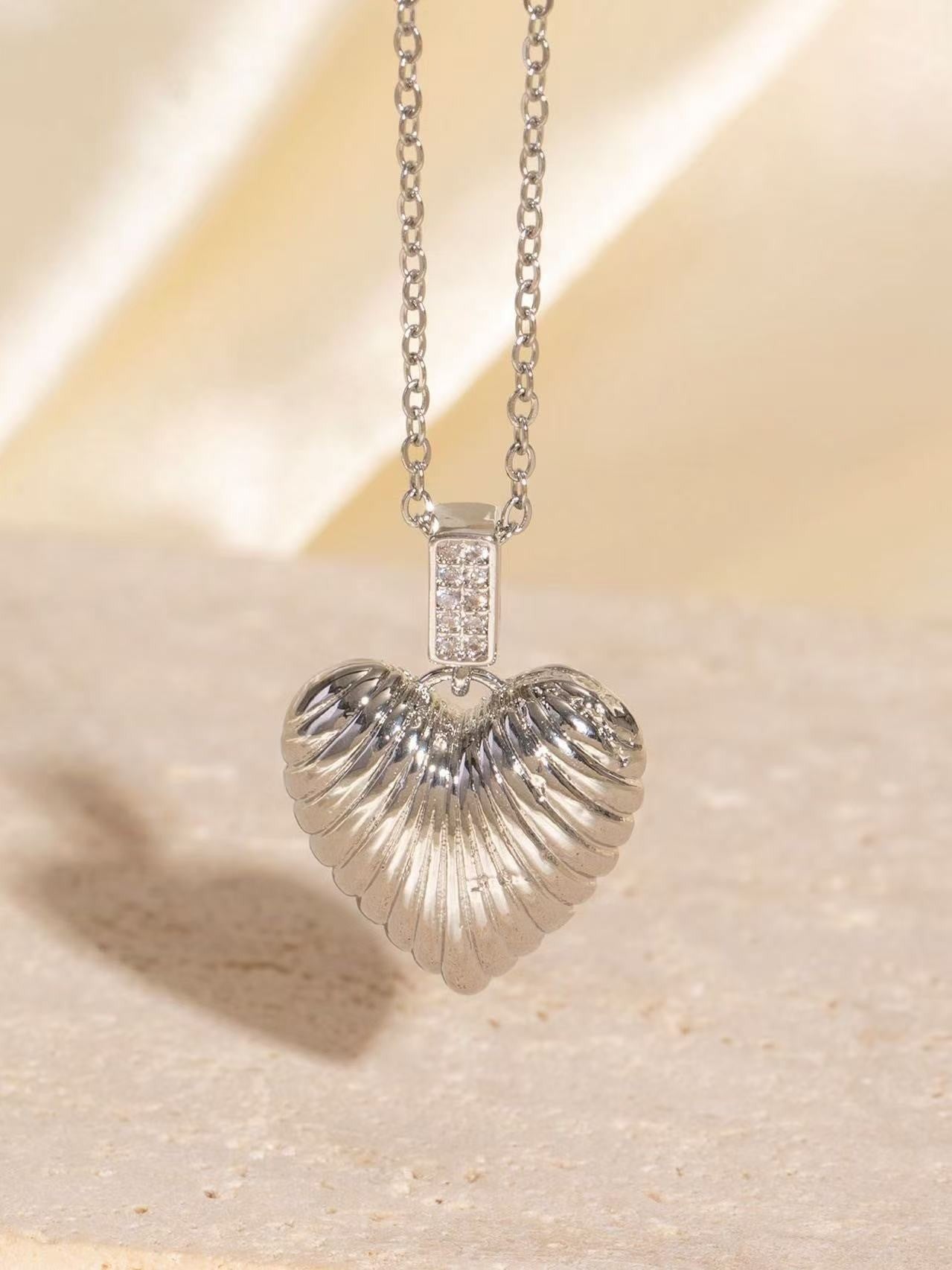 Light-luxury Vintage Micro-pave Zircon Heart Sweater Chain