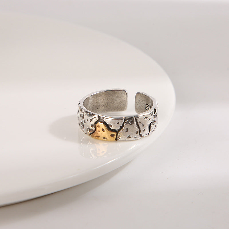 Mens Vintage Stone-Textured Ring With An Aged Cracked Finish