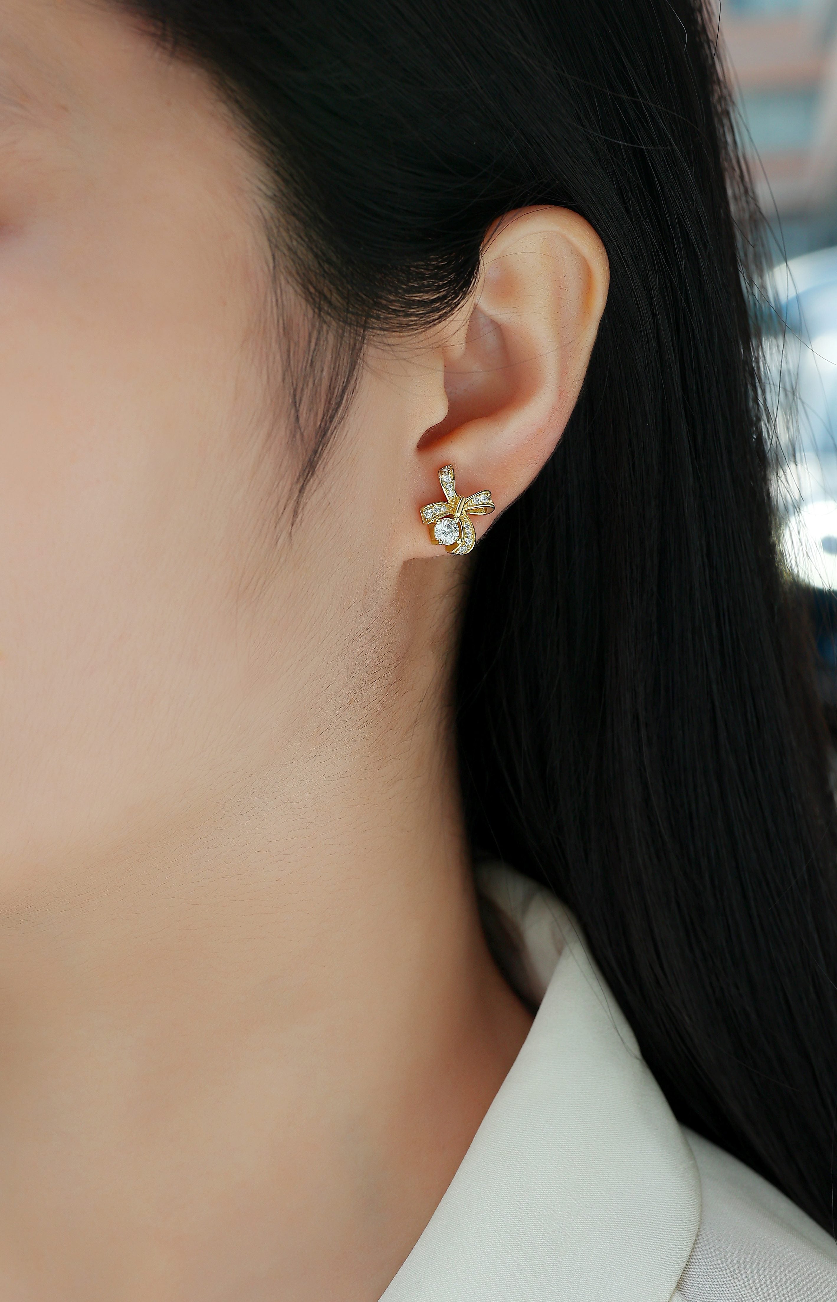 Top-quality Moissanite Luxury And Fashionable Light Luxury Jewelry Silver Stud Earrings S925 Silver Plated Platinum