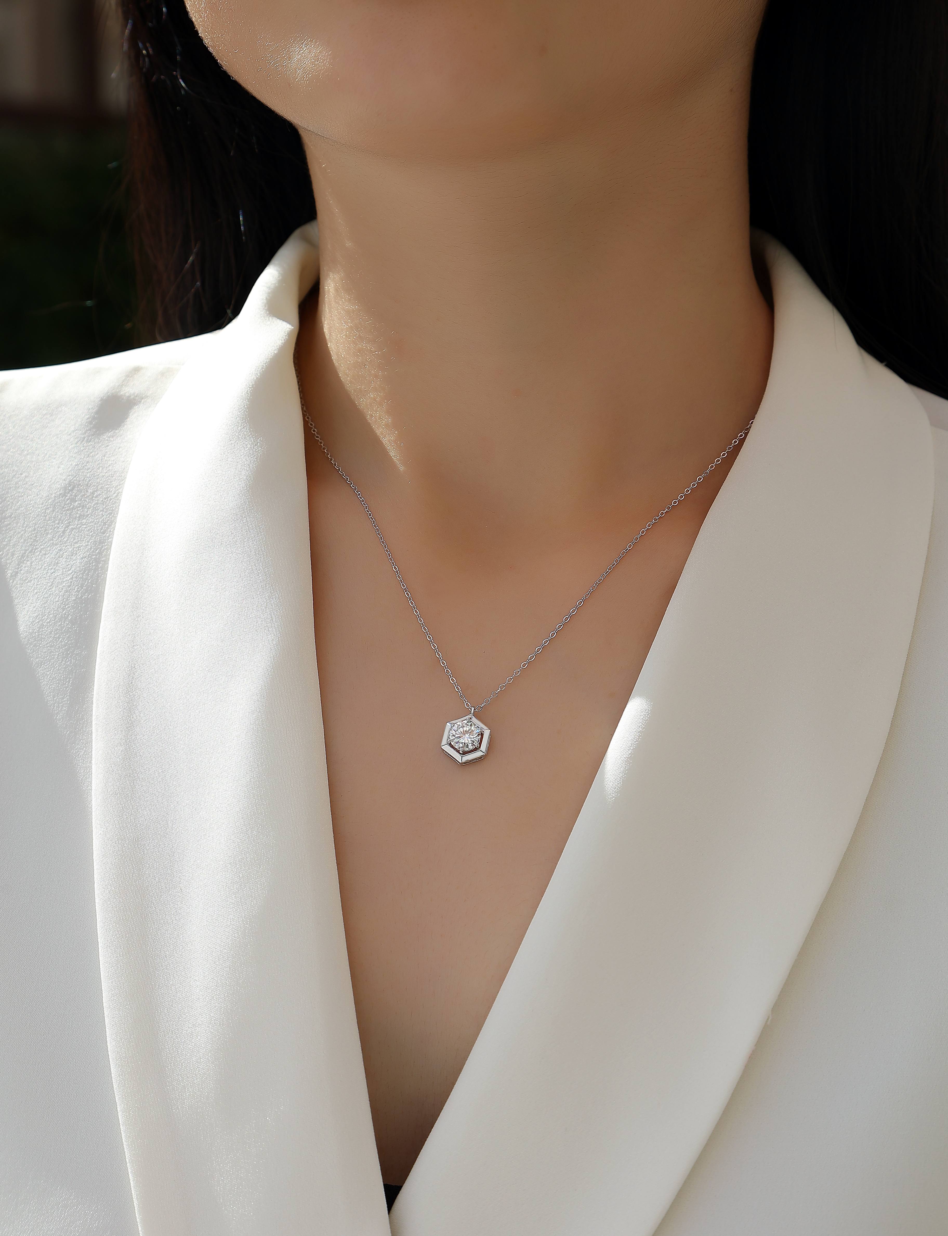 A Fraction Of A Fraction - Top-quality Moissanite Fashionable Light Luxury Jewelry Silver Pendant Necklace S925 Silver Plated Platinum