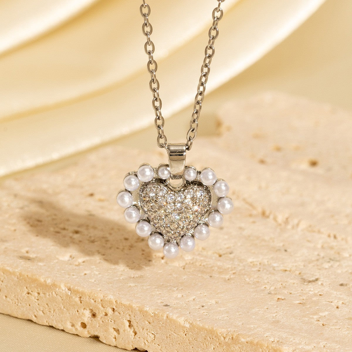Light-luxury Vintage Micro-pave Zircon Heart Sweater Chain