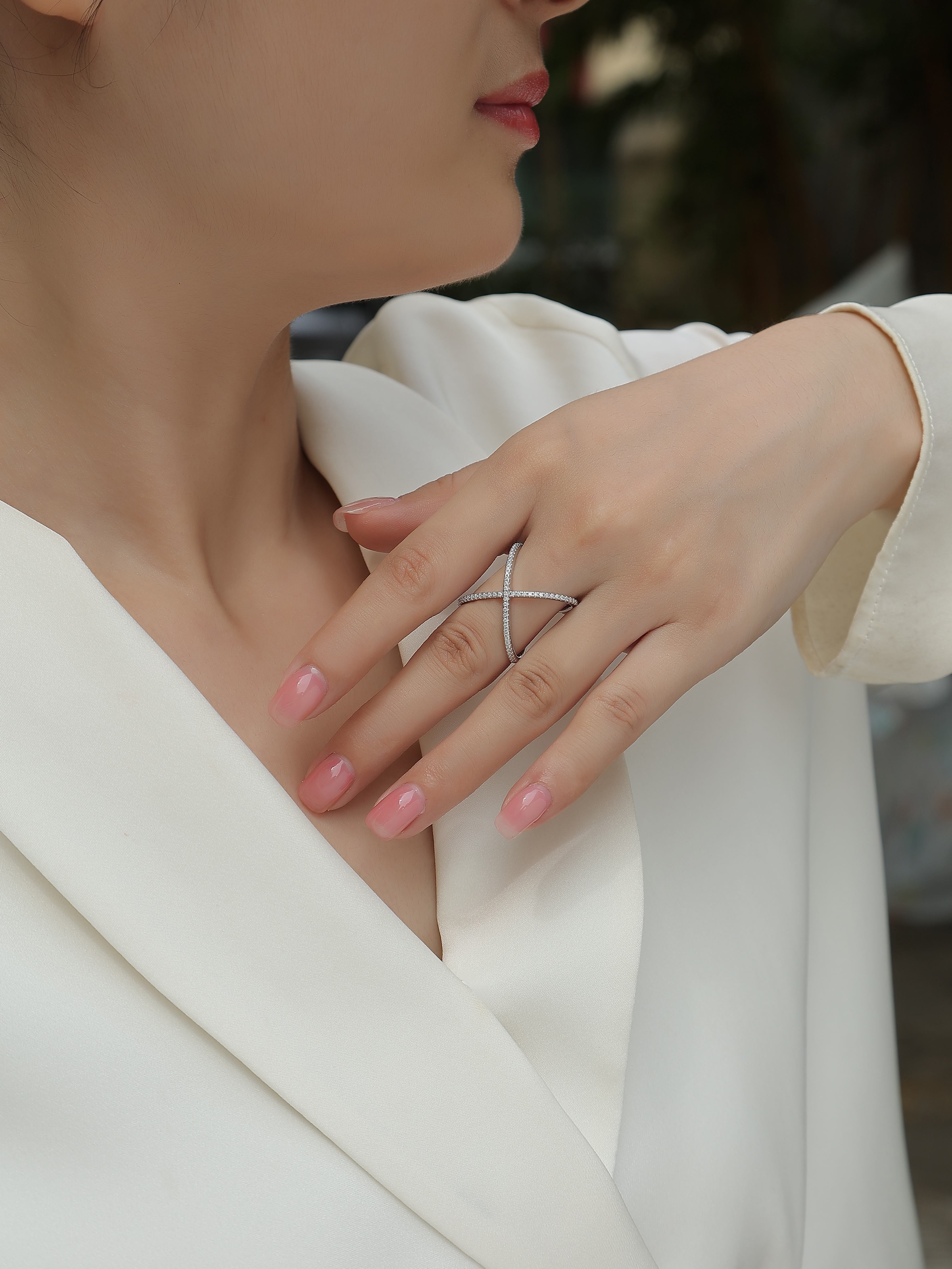 X-shaped Heart Movement - Set With Top-quality Moissanite S925 Silver And Platinum-plated Diamond Wedding Ring. The Golden Color Of The Ring Can Be Tested With A Diamond Pen
