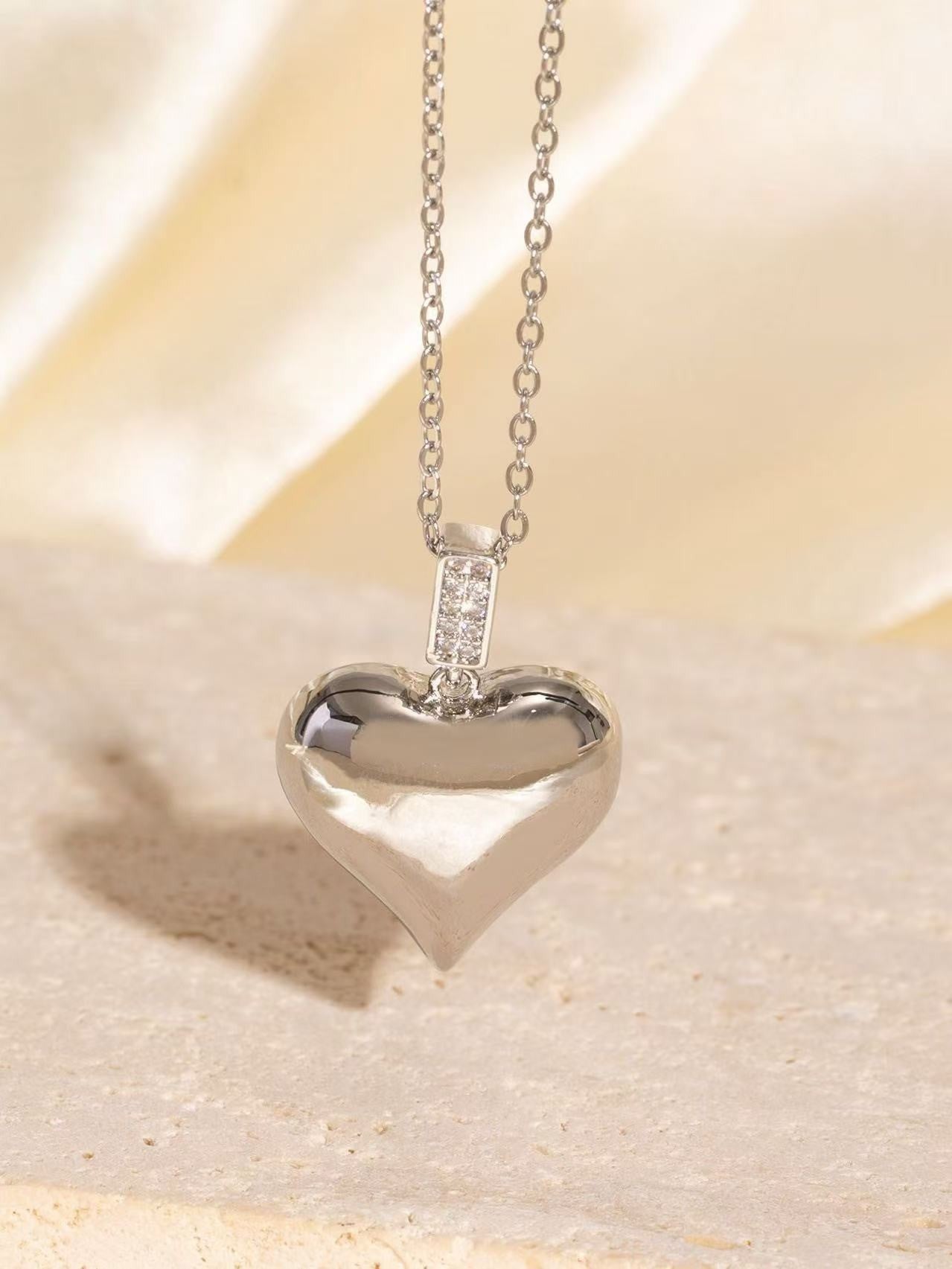 Light-luxury Vintage Micro-pave Zircon Heart Sweater Chain