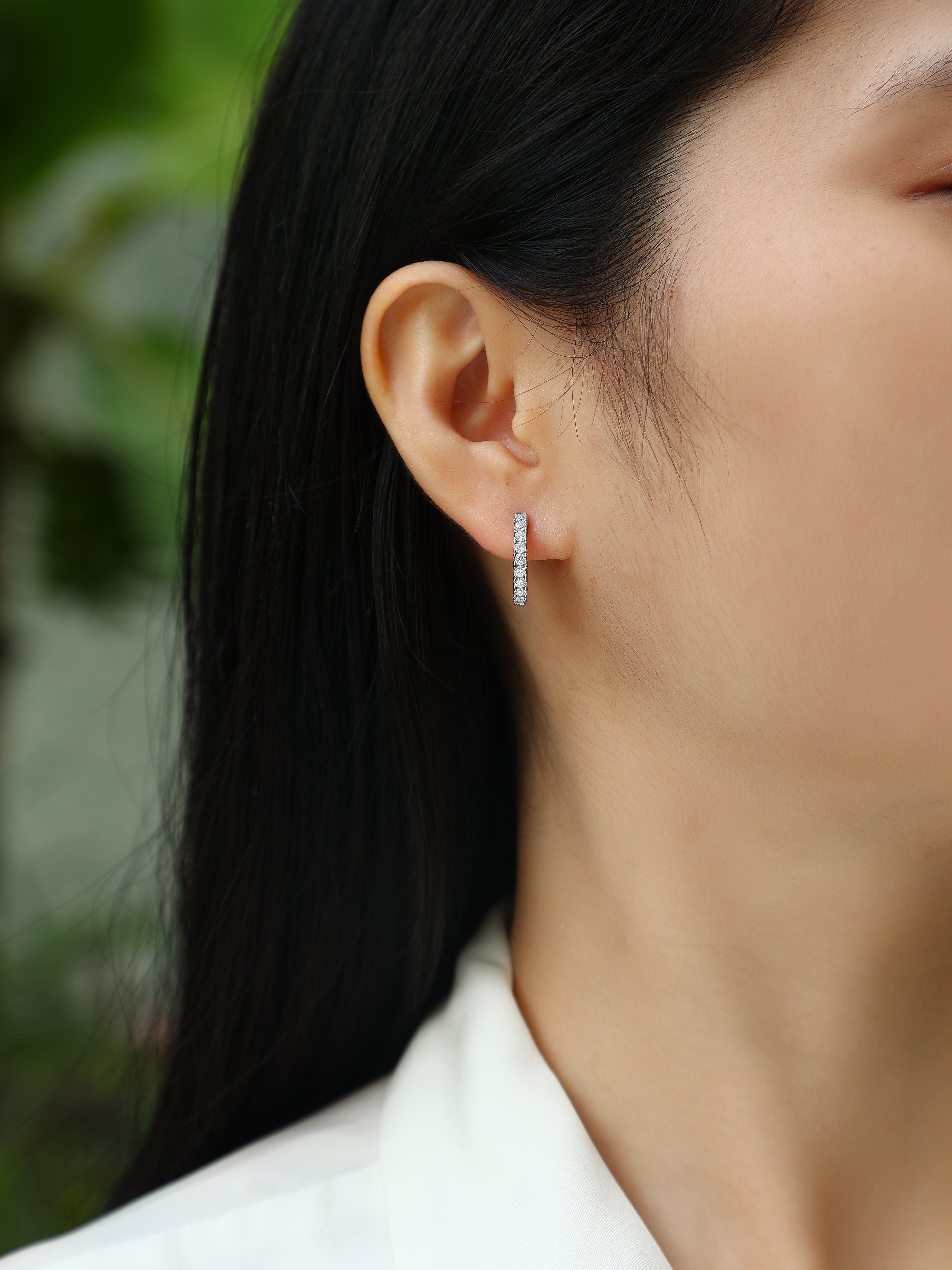 Modern Guide - Premium Moissanite Luxury Fashion Light Luxury Jewelry Silver Stud Earrings S925 Silver Plated Platinum