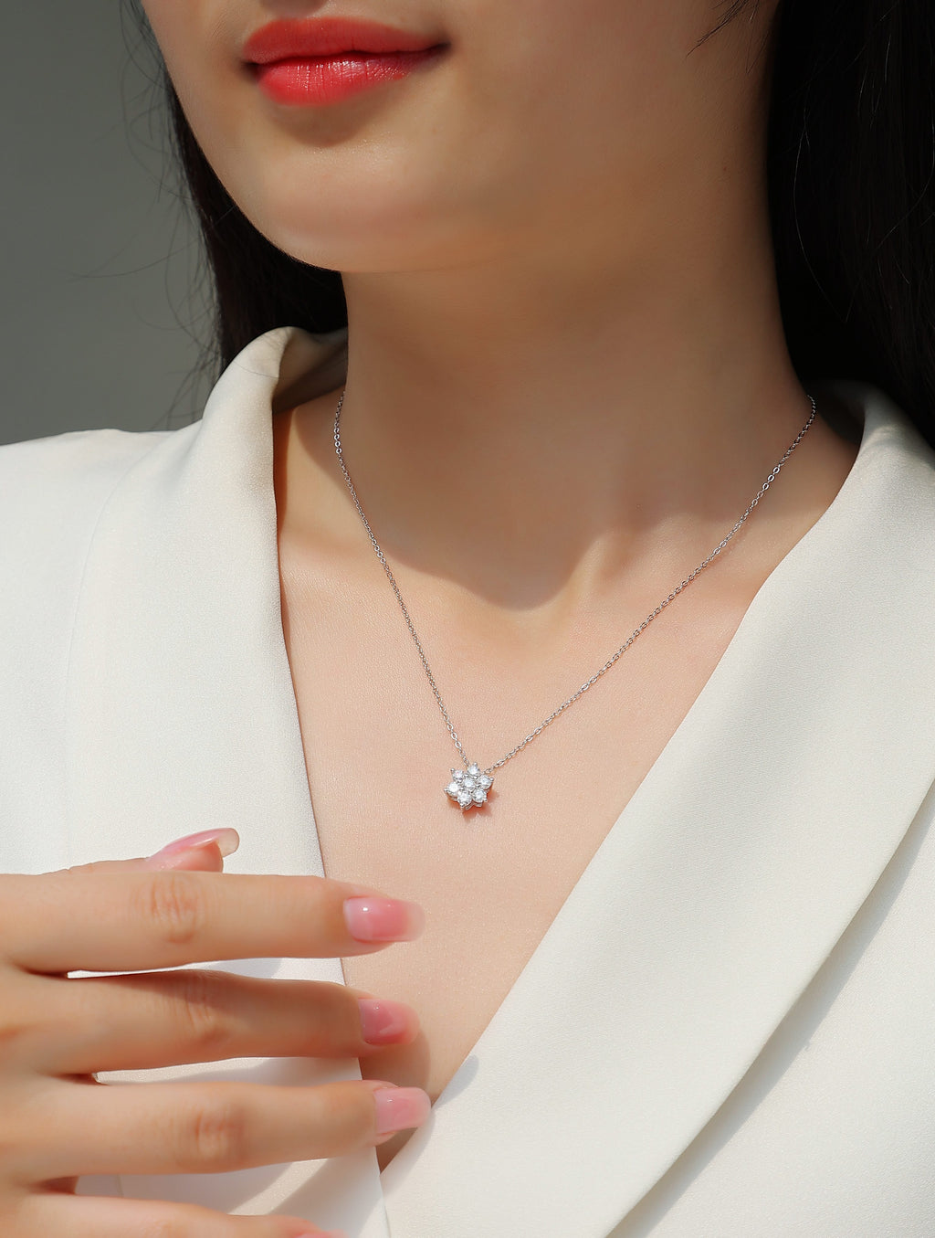 Snowflake Fluttering - A Fashionable And Light Luxury Jewelry Pendant Necklace Set With Top-quality Moissanite, S925 Silver Plated Platinum