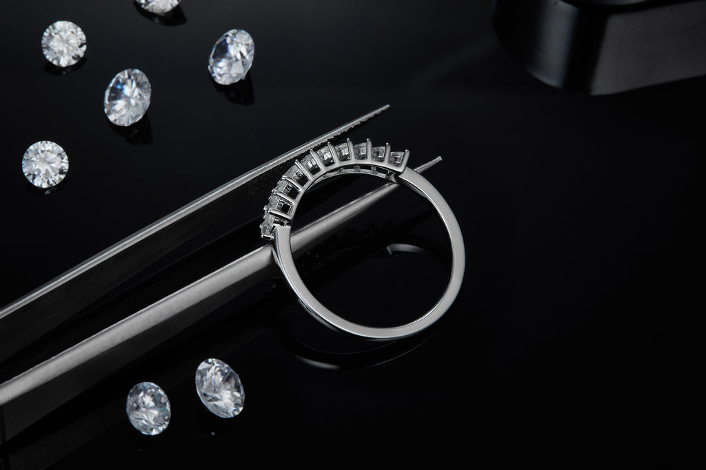 A Luxurious And Fashionable Light Luxury Jewelry Silver Ring Set With Top-quality Moissanite, S925 Silver Plated With Platinum