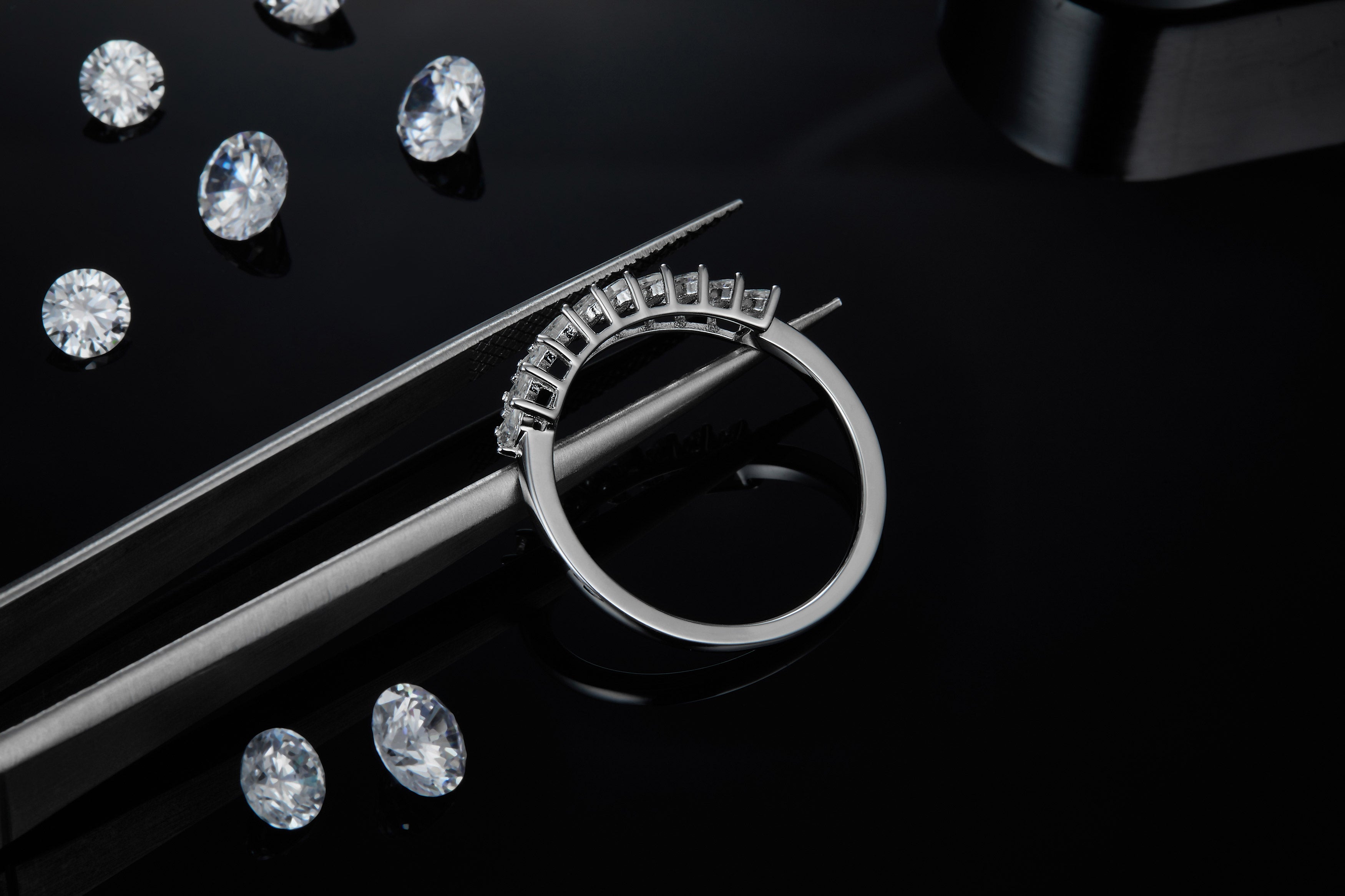 A Luxurious And Fashionable Light Luxury Jewelry Silver Ring Set With Top-quality Moissanite, S925 Silver Plated With Platinum