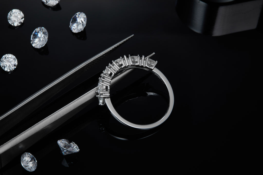 A Luxurious And Fashionable Light Luxury Jewelry Silver Ring Set With Top-quality Moissanite, S925 Silver Plated With Platinum