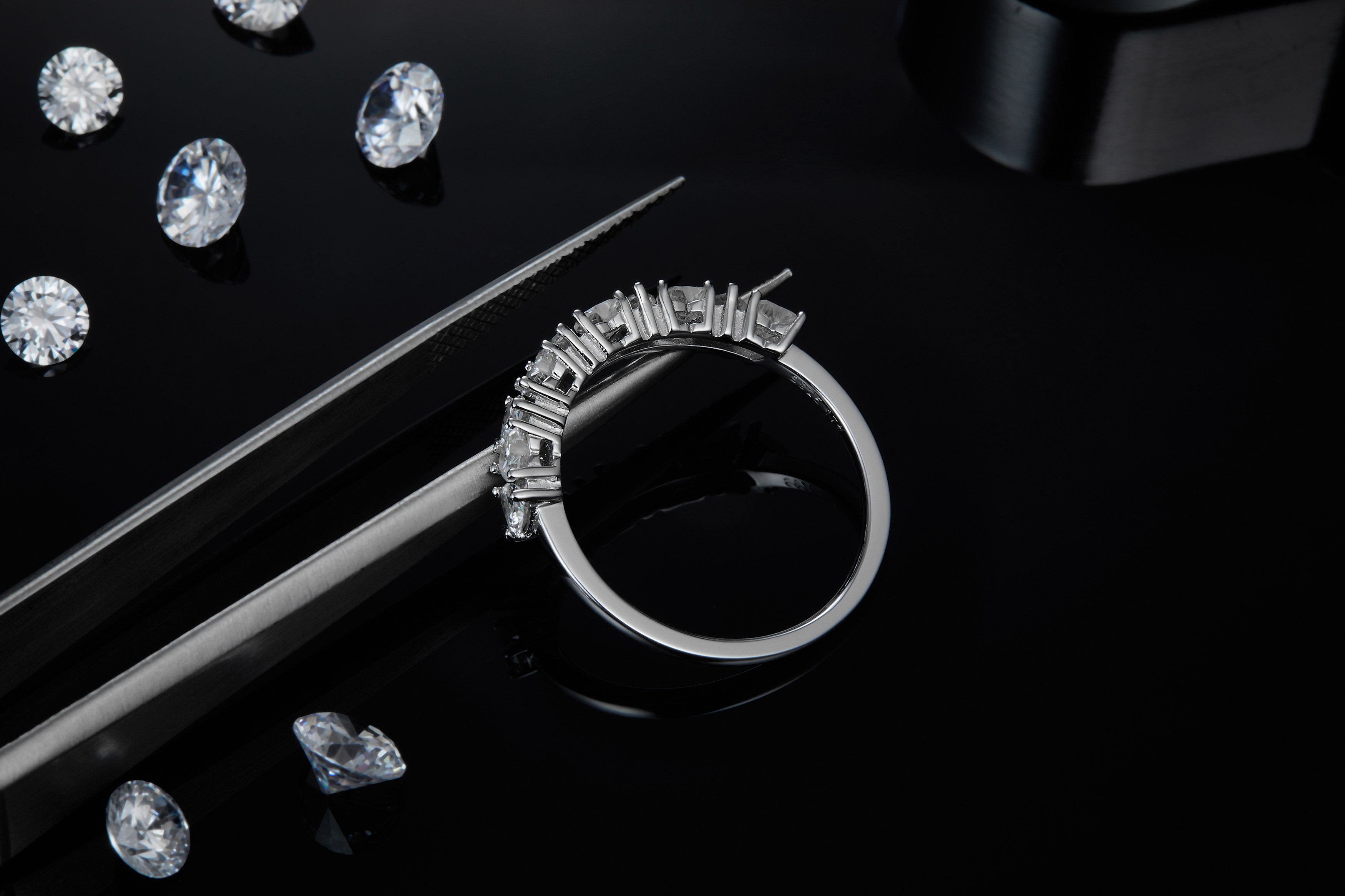 A Luxurious And Fashionable Light Luxury Jewelry Silver Ring Set With Top-quality Moissanite, S925 Silver Plated With Platinum