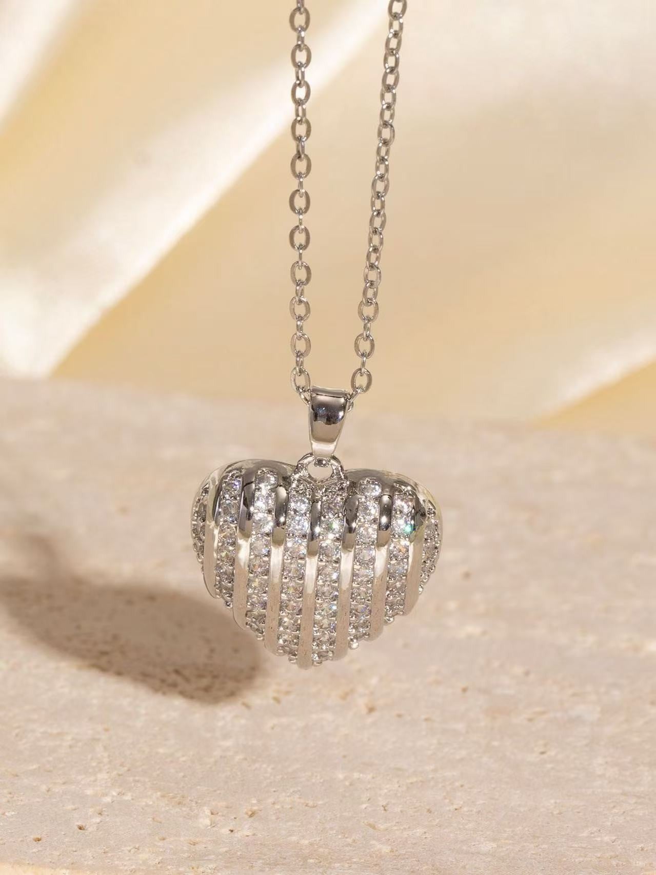 Light-luxury Vintage Micro-pave Zircon Heart Sweater Chain