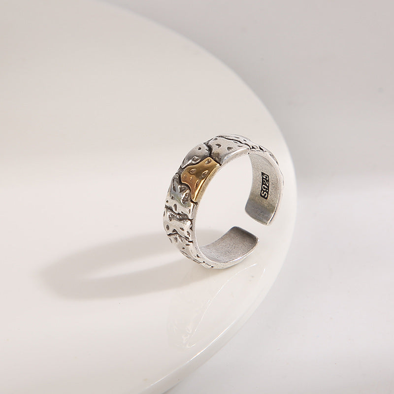 Mens Vintage Stone-Textured Ring With An Aged Cracked Finish