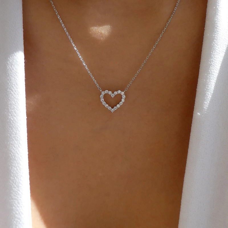 All-match Diamond-studded Clavicle Necklace In A Loving Alloy