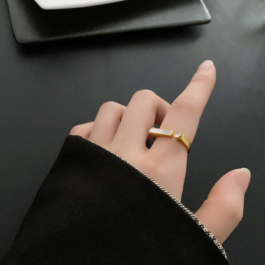 Stylish Natural Shell Zircon Ring