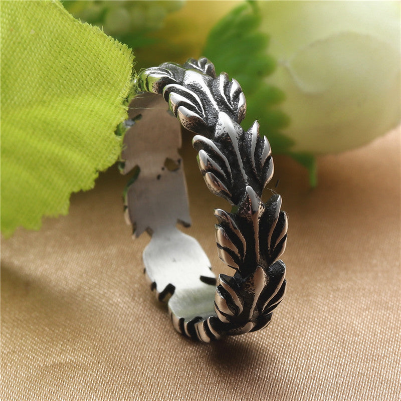 Vintage Personalized Hollow Titanium Steel Ring With A Vine Design