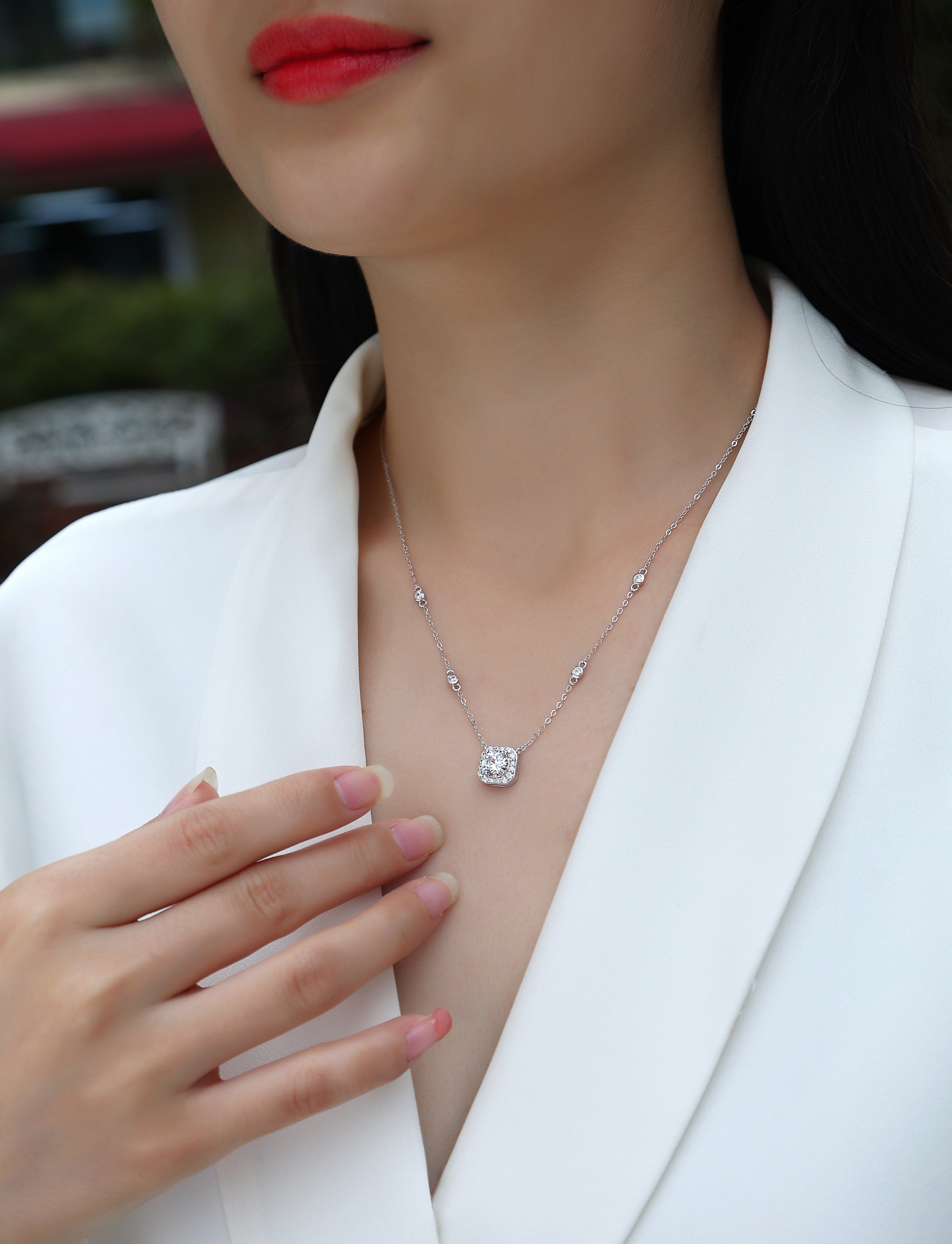 Flower Love - A Fashionable And Light Luxury Jewelry Pendant Necklace Set With Top-quality Moissanite, S925 Silver Plated Platinum