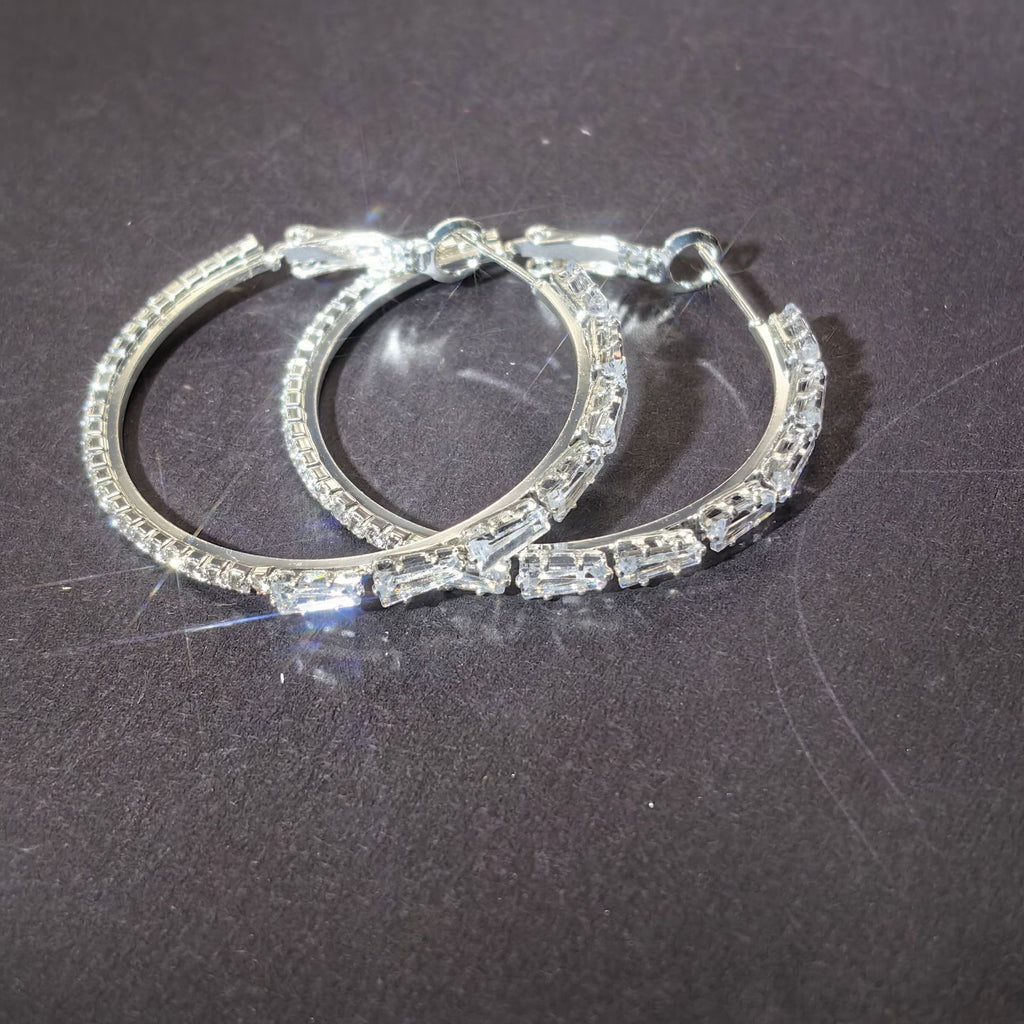 Womens Versatile Minimalist Hoop Earrings With A Premium High-end Vibe