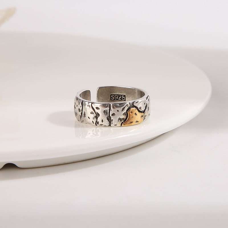 Mens Vintage Stone-Textured Ring With An Aged Cracked Finish