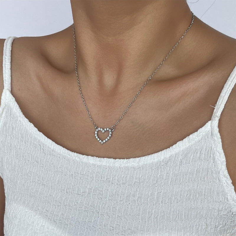All-match Diamond-studded Clavicle Necklace In A Loving Alloy