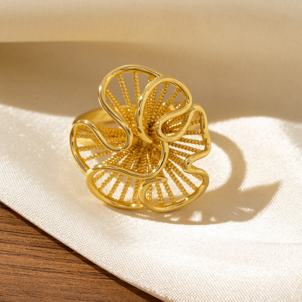 Ring With A High-end Metallic Finish