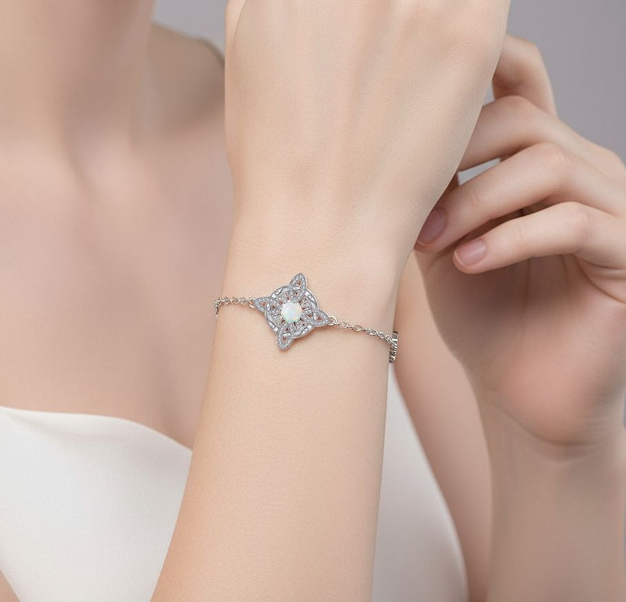 High-end Hand Jewelry Exudes A Refined Understated Bracelet