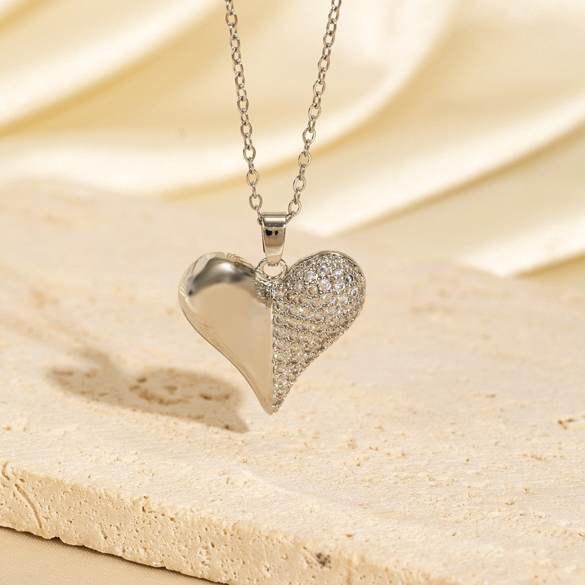 Light-luxury Vintage Micro-pave Zircon Heart Sweater Chain