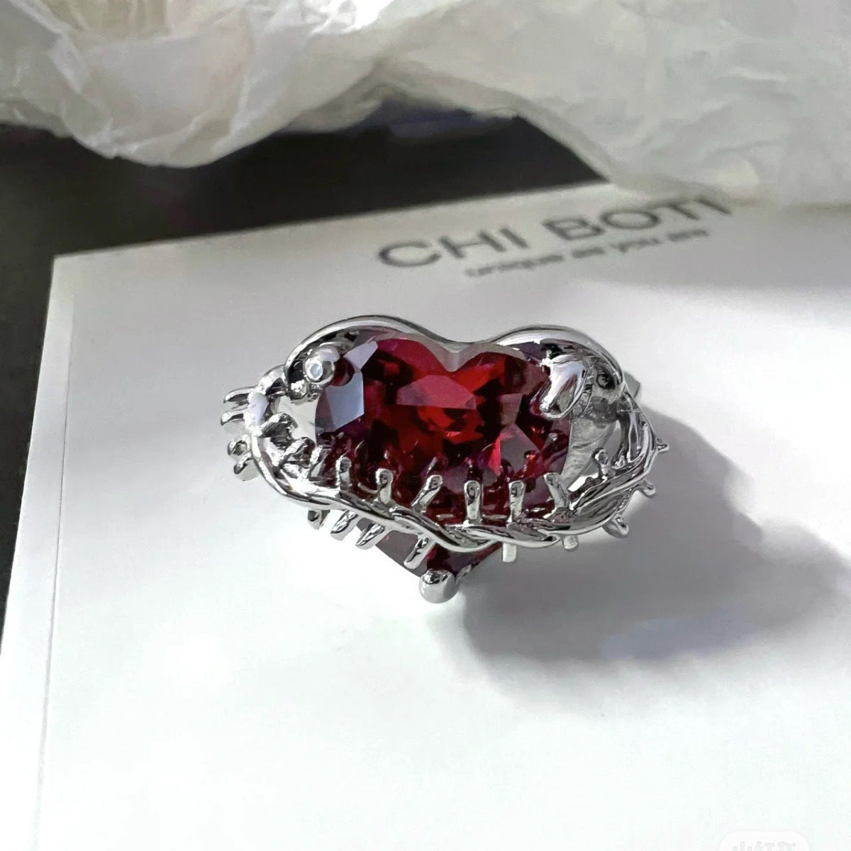 Dangerous Heart-Throbbing Loving Zircon Thorn Ring For Women