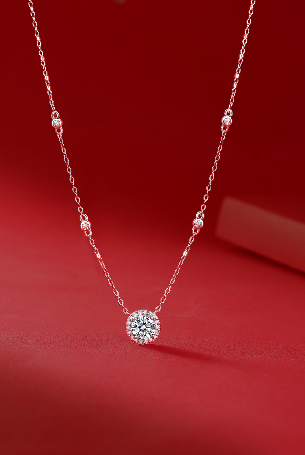 Twinkling Starlight - A Fashionable And Trendy Necklace Pendant Set With Top-quality Moissanite S925 Silver And Platinum-plated Gold Can Be Tested With A Diamond Pen.