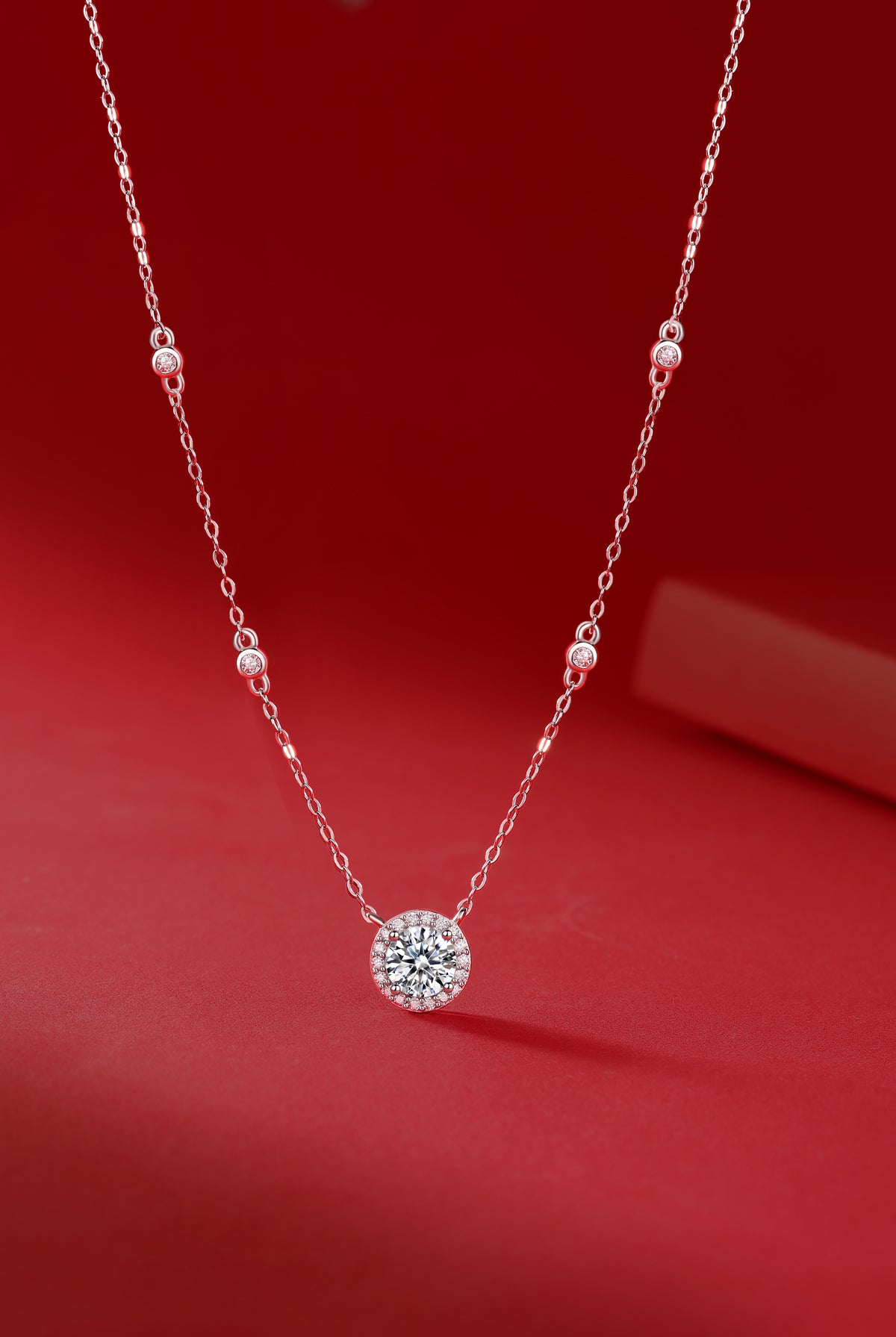 Twinkling Starlight - A Fashionable And Trendy Necklace Pendant Set With Top-quality Moissanite S925 Silver And Platinum-plated Gold Can Be Tested With A Diamond Pen.