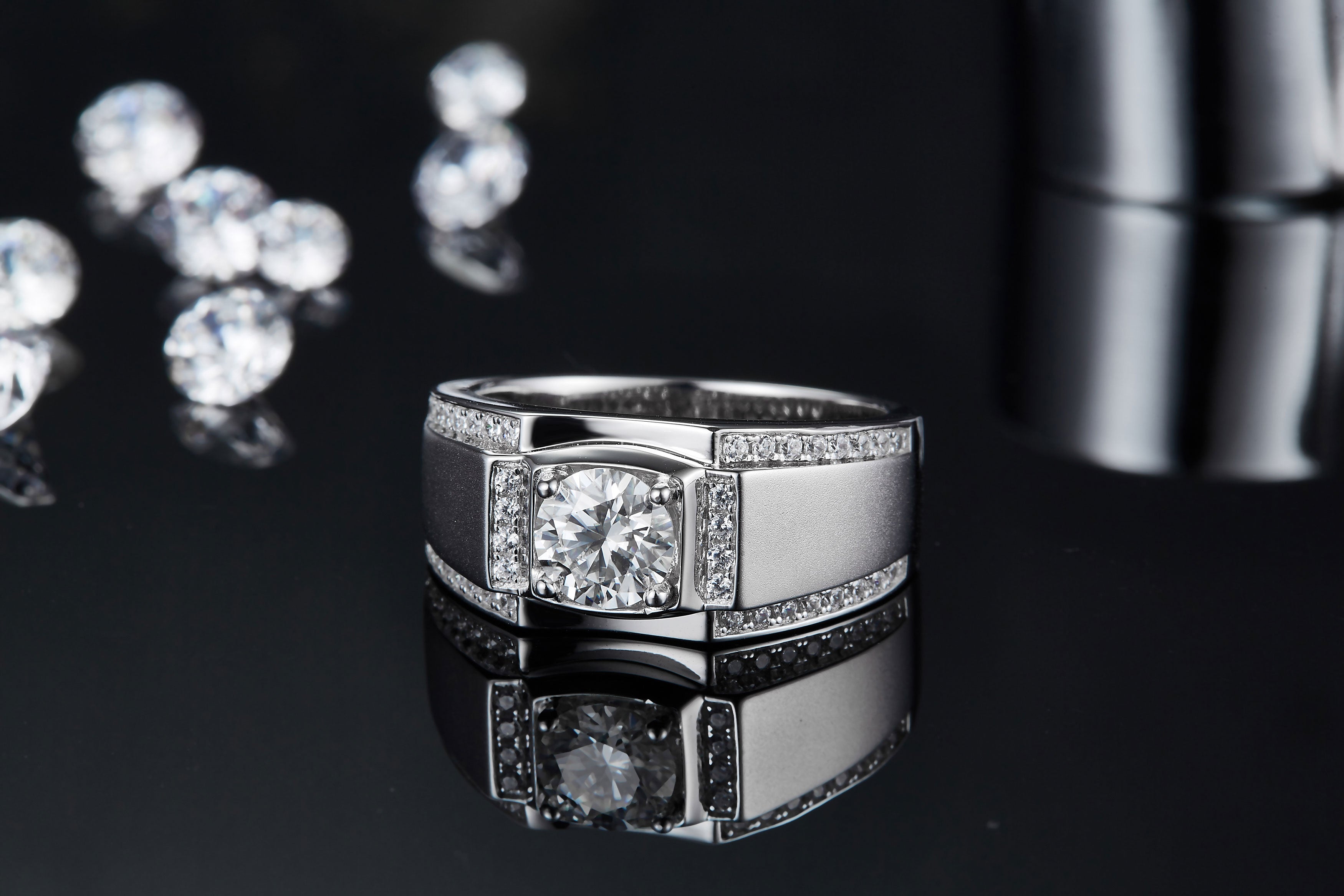 Men's 1-carat Luxury And Fashionable Light Luxury Jewelry Silver Ring Set With Top-quality Moissanite, S925 Silver-plated Platinum