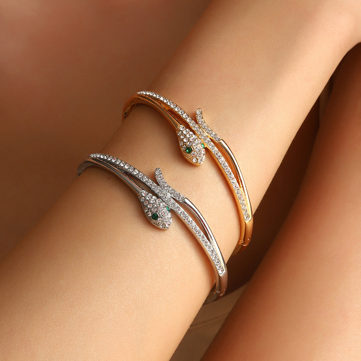 Stylish Personalized Diamond-encrusted Snake Bracelet For Women