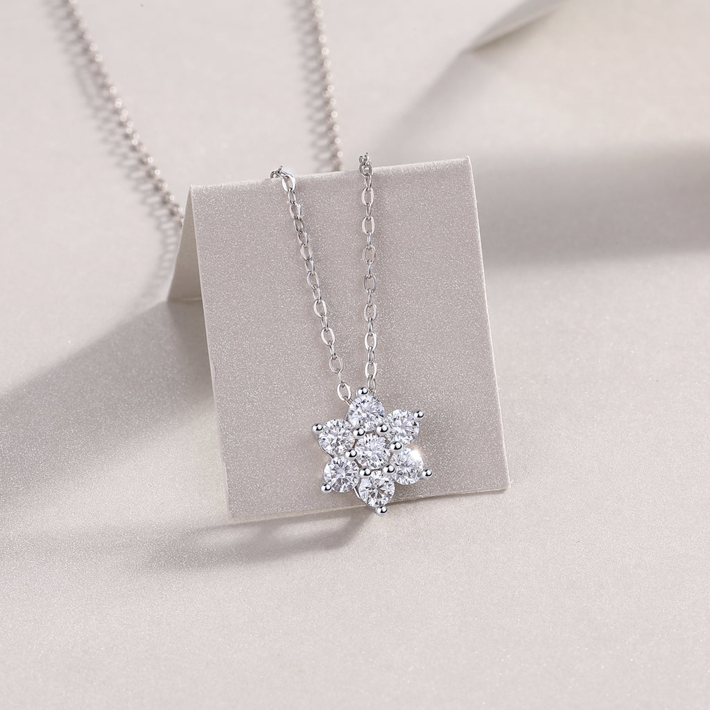 Snowflake Fluttering - A Fashionable And Light Luxury Jewelry Pendant Necklace Set With Top-quality Moissanite, S925 Silver Plated Platinum