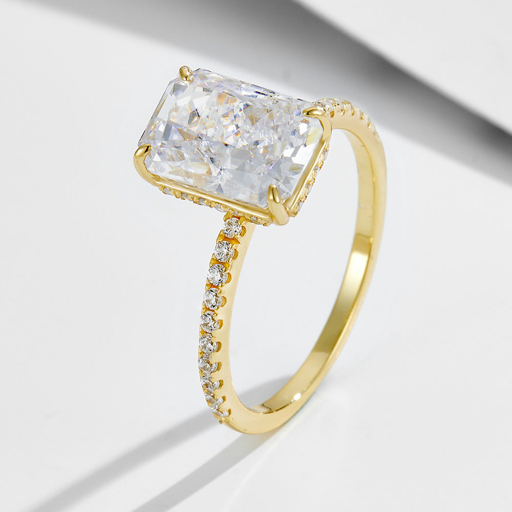 Sleek Stylish And Luxurious Copper Ring Inlaid With Diamonds