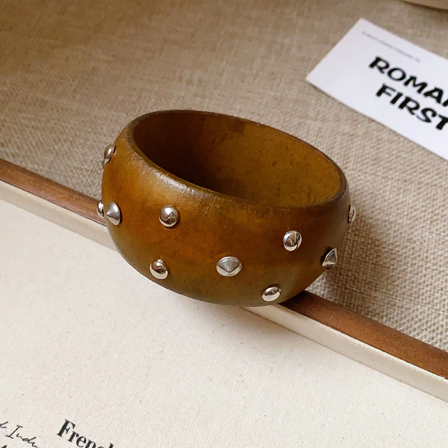 Irregular Wide-brimmed Tan Resin Bracelet