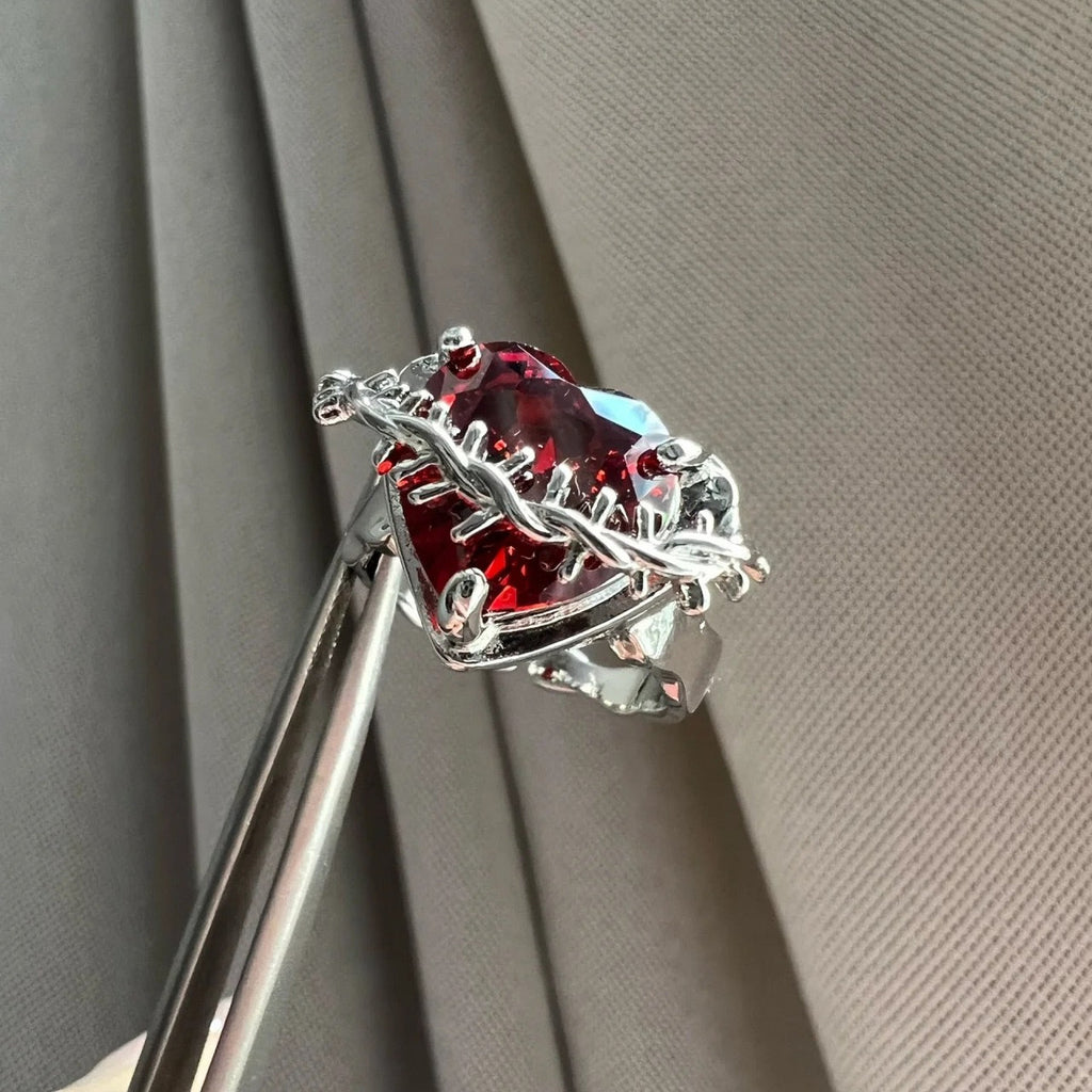 Dangerous Heart-Throbbing Loving Zircon Thorn Ring For Women