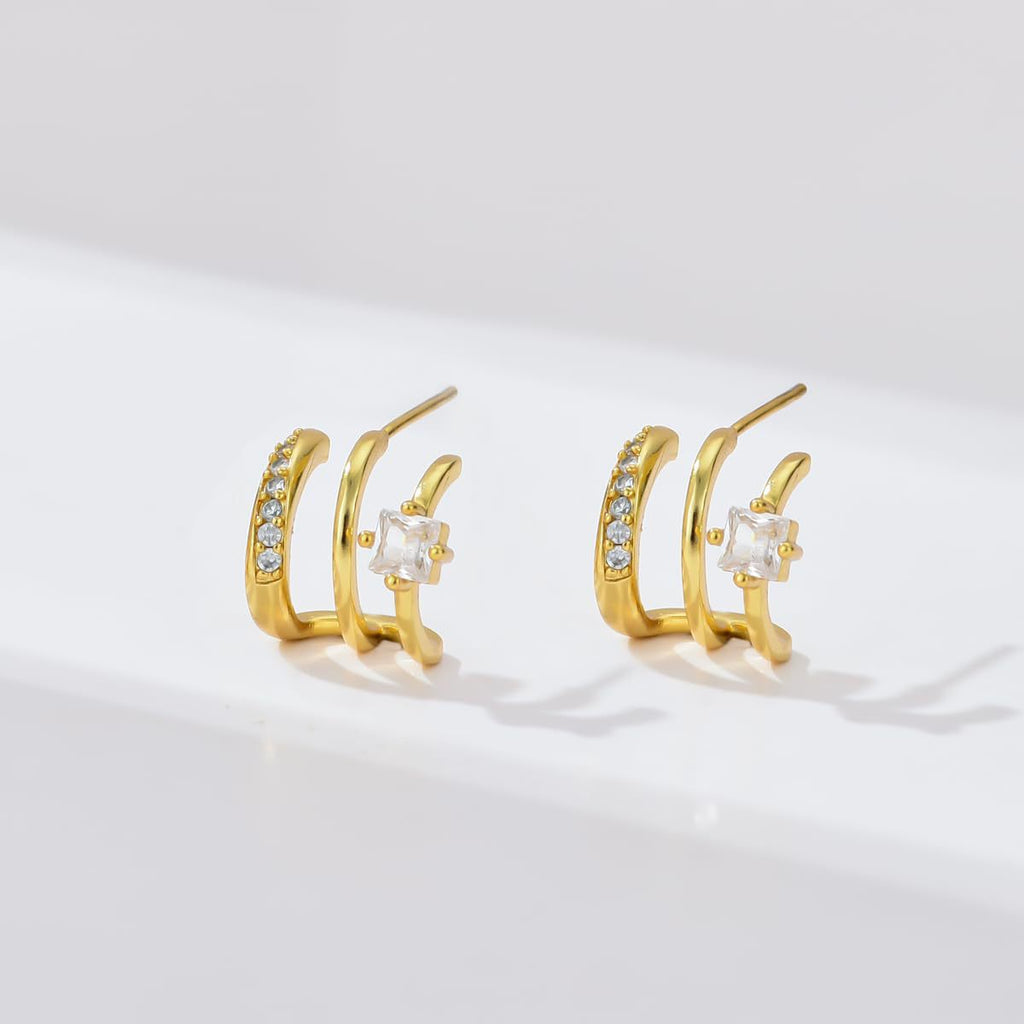 Fashionable Three-prong Curved Diamond Stud Earrings