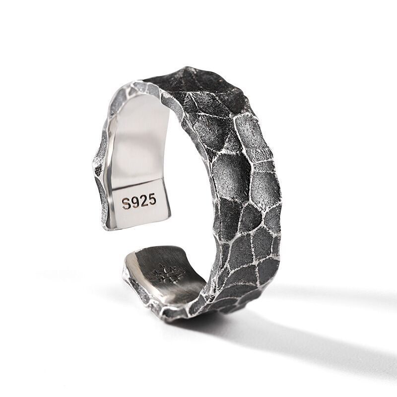 Mens Vintage Stone-Textured Ring With An Aged Cracked Finish