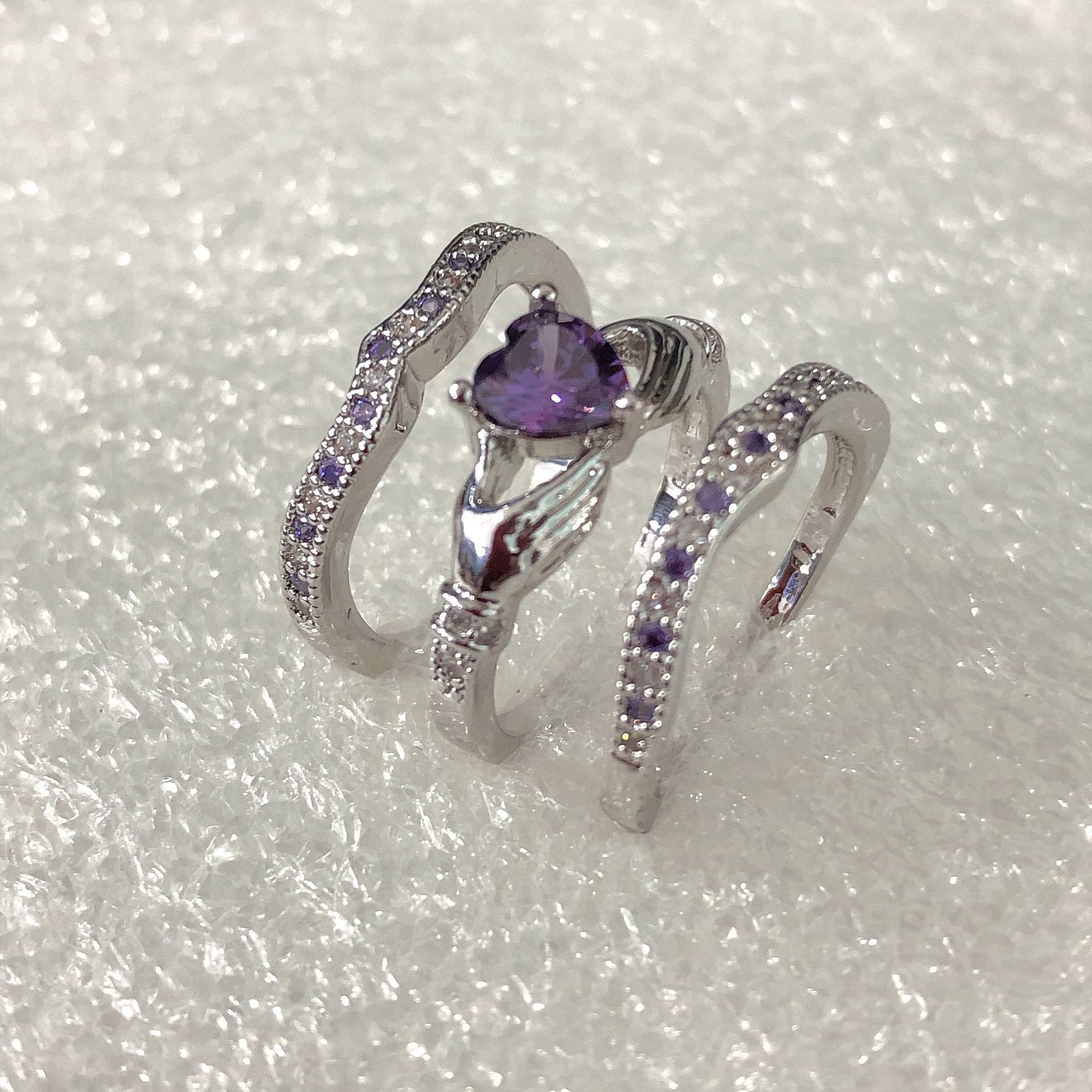 Enamel Ring Inlaid With Zircon