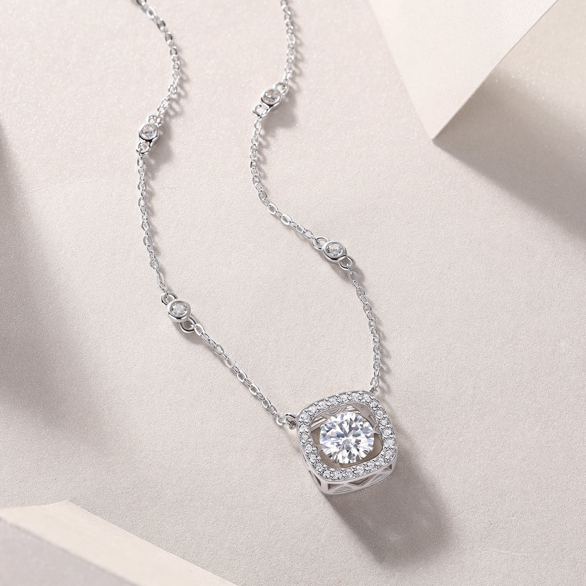 Sweet - Set With Top-quality Moissanite, Fashionable And Light Luxury Jewelry, Silver Pendant Necklace S925, Silver-plated Platinum