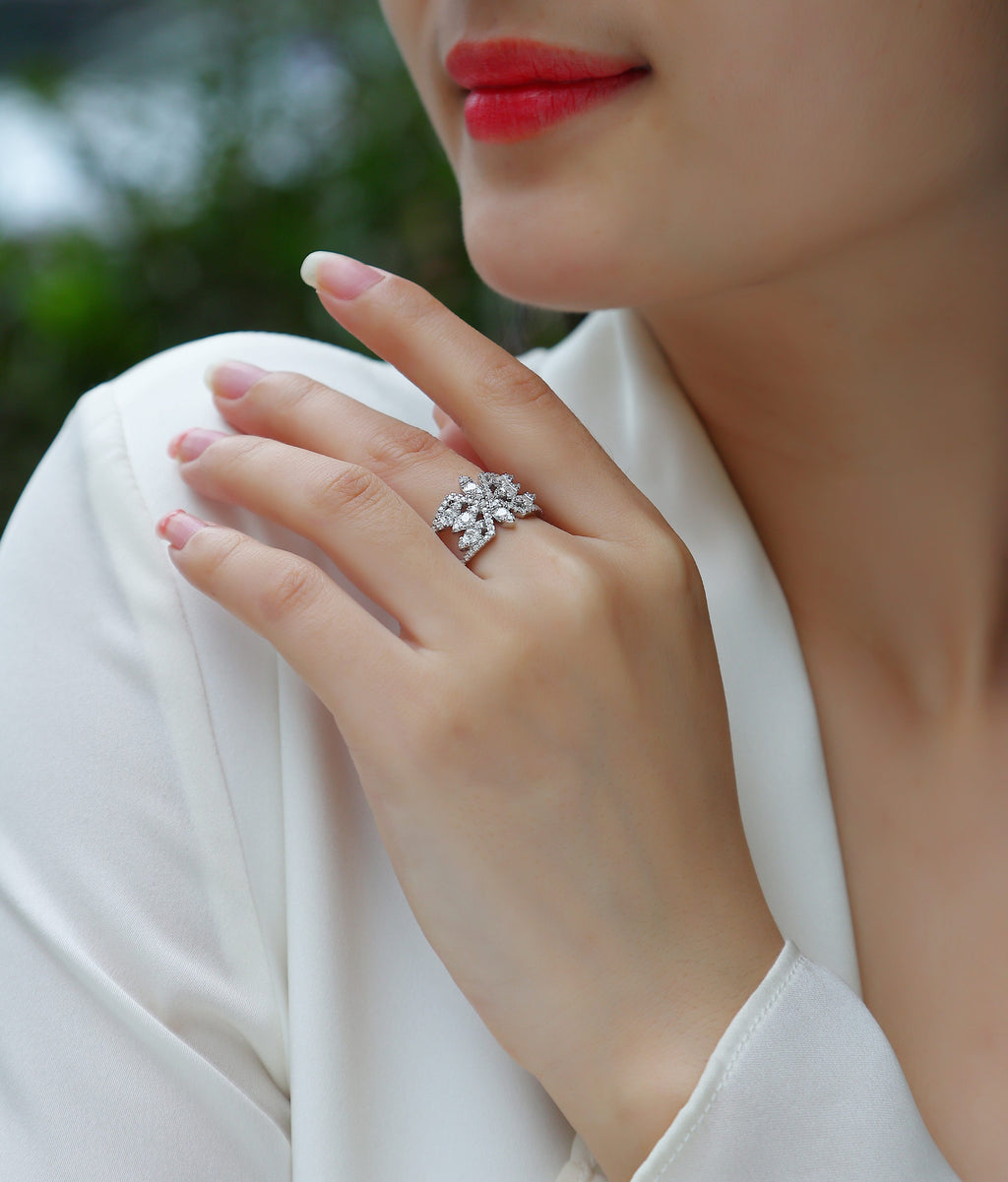 Silent Flower - A Wedding Ring Set With Top-quality Moissanite S925 Silver And Platinum-plated Diamond. The Ring Can Be Inspected With A Diamond Pen