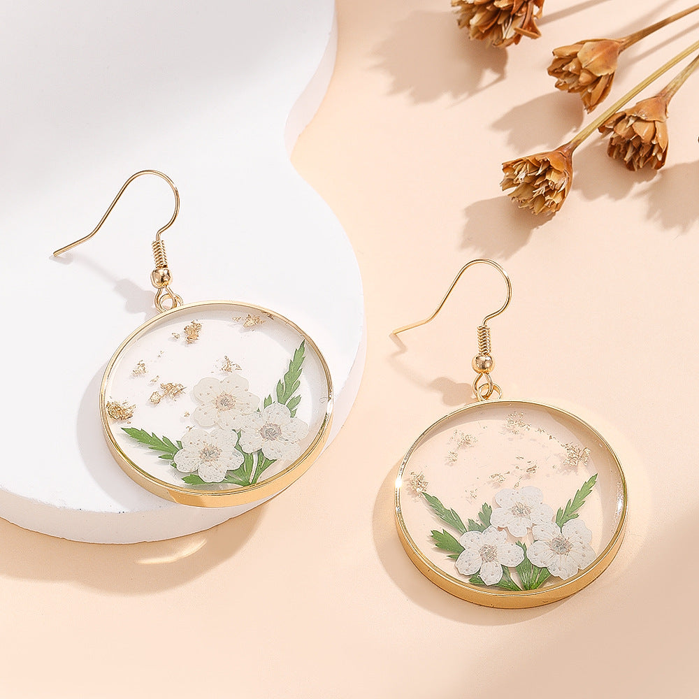 Fresh And Stylish Resin Daisy Earrings With Preserved Flowers A Unique Statement Piece