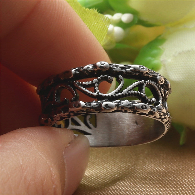 Vintage Personalized Hollow Titanium Steel Ring With A Vine Design