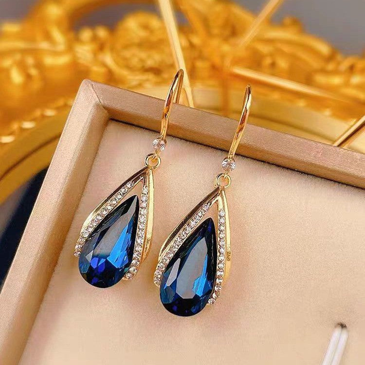 New Delicate Ear Hooks With A Sophisticated Vibe For Women