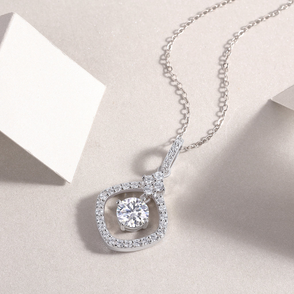 Starlight Heart Language - A Fashionable And Light Luxury Jewelry Pendant Necklace Set With Top-quality Moissanite, S925 Silver Plated Platinum