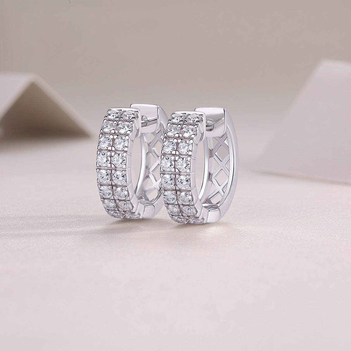 Dynamic - Top-quality Moissanite Luxury And Fashionable Light Luxury Jewelry, Silver Stud Earrings S925, Silver-plated Platinum