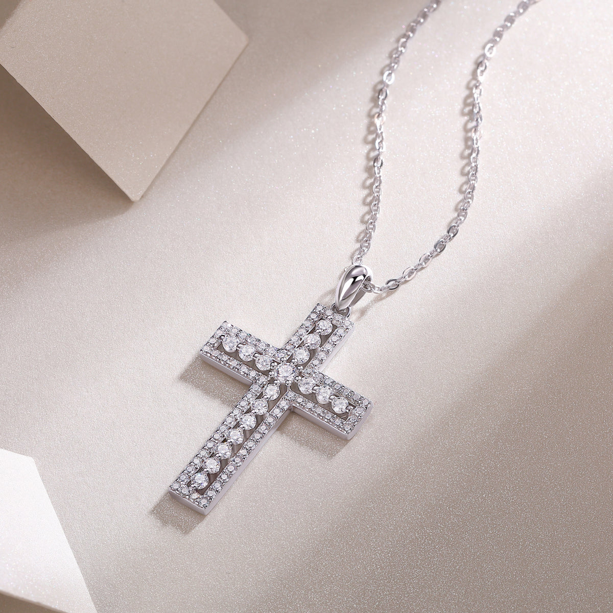 Shelter - A Fashionable And Trendy Necklace Pendant Set With Top-quality Moissanite S925 Silver And Platinum-plated Gold. It Can Be Tested For Gold Rose Gold With A Diamond Pen